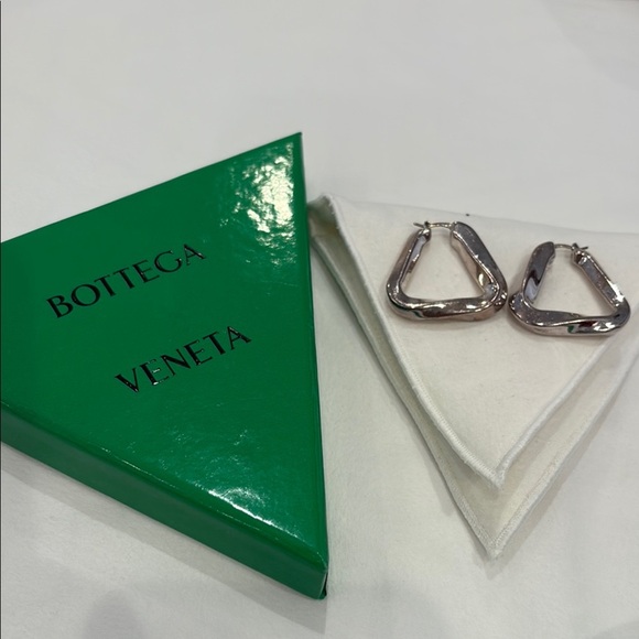 Bottega Veneta Large Twist Triange Silver Earrings - Picture 1 of 9